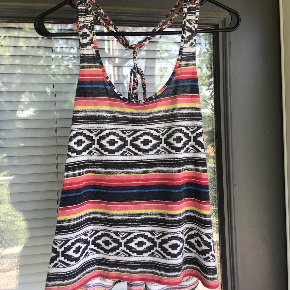 Cross back pattered tank top